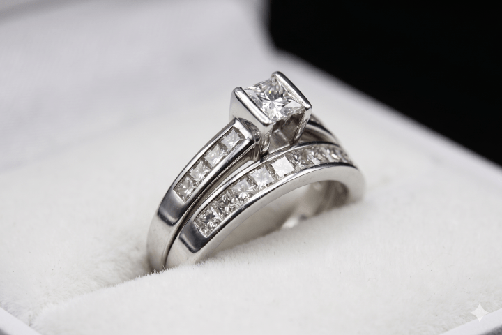 18kt White Gold Diamond Bridal Set Rings Michael Hill 2 RARE 18kt White Gold Princess Diamond Bridal Set Luxury Michael Hill Design Engagement & Wedding Ladies Ring